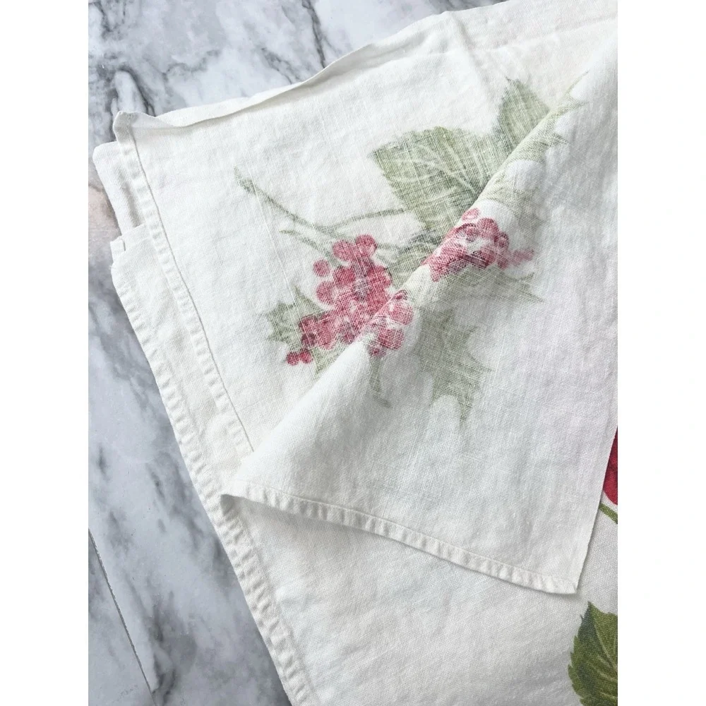 Vtg Holiday White Tablecloth‎ Red Floral Green Holly Berries Pattern Rectangular
